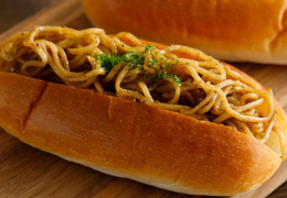 我被日本人的面条三明治震惊了