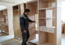 淄博家具厂张老板的“网站血泪史”：花5000块踩坑后，终于找到免费又省心的出路！